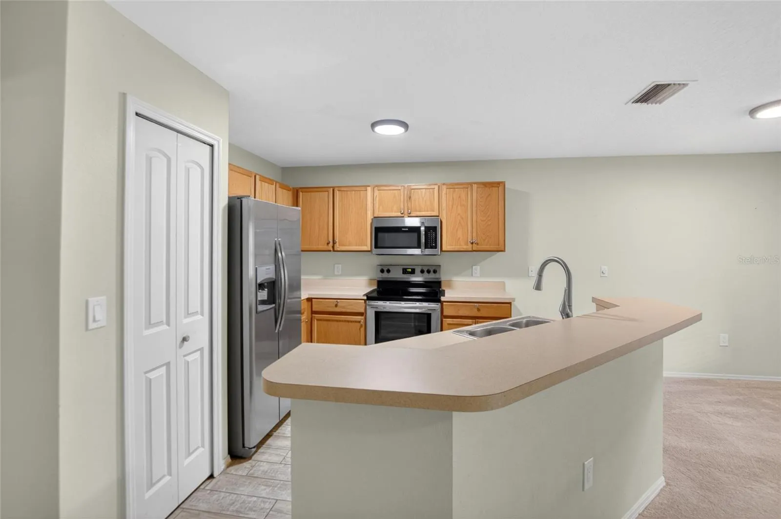 2605 OLEANDER LAKES DR