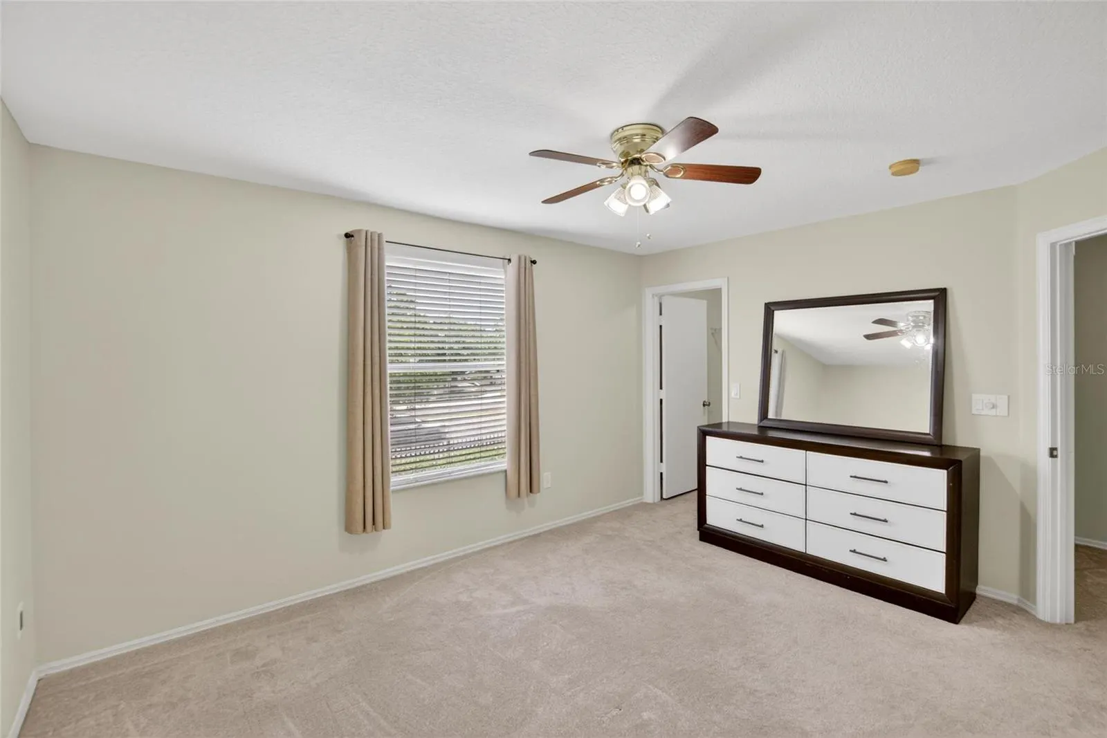 2605 OLEANDER LAKES DR