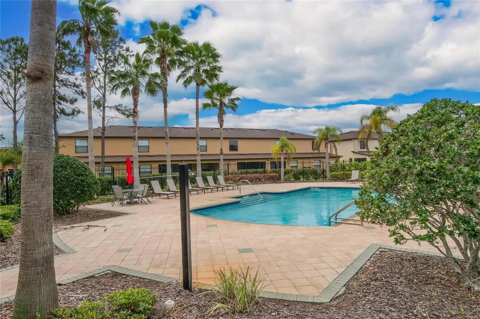 2605 OLEANDER LAKES DR