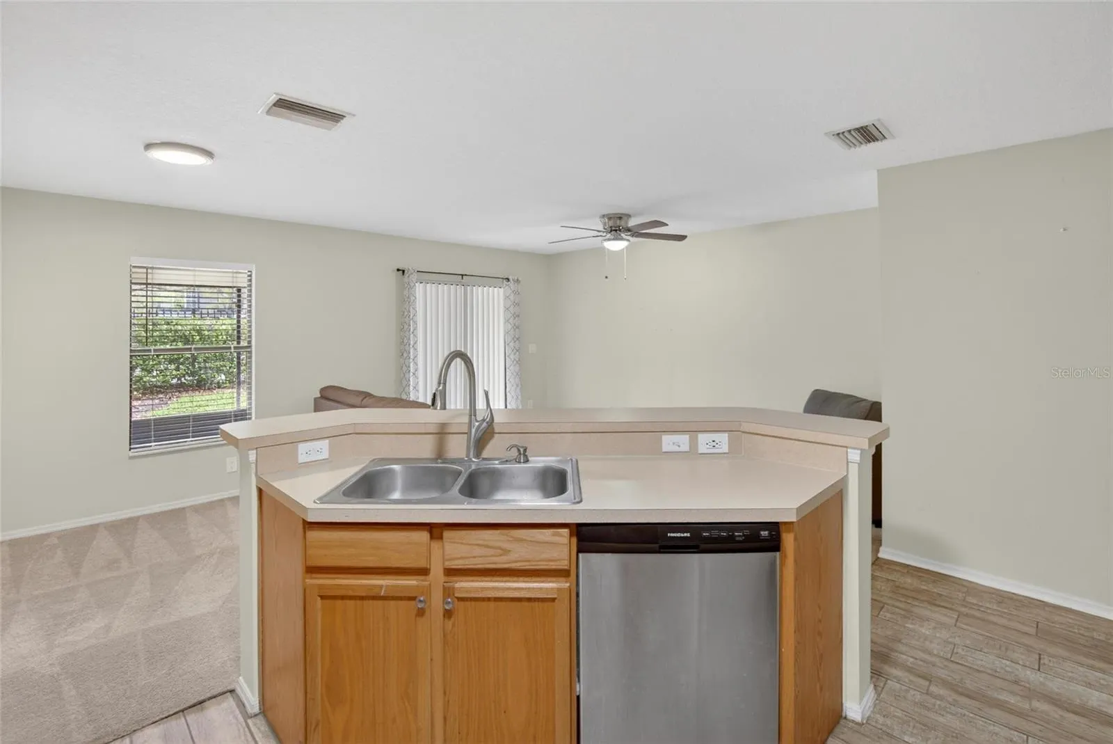 2605 OLEANDER LAKES DR