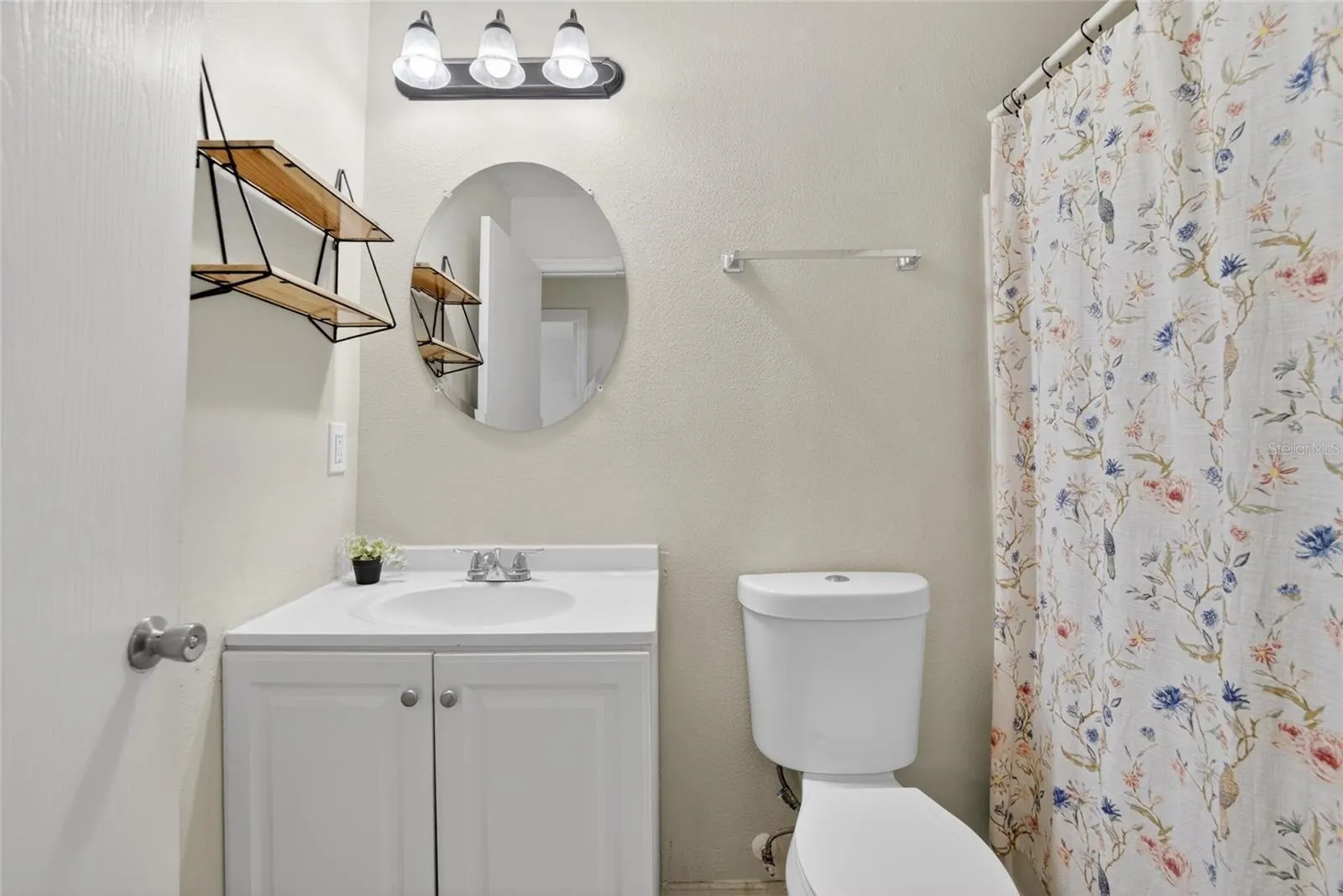 2605 OLEANDER LAKES DR