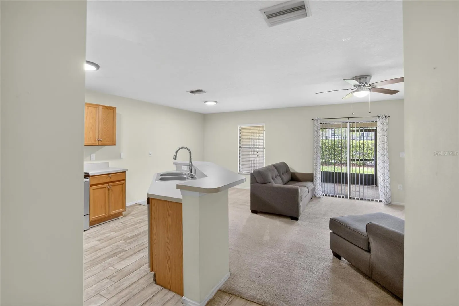 2605 OLEANDER LAKES DR