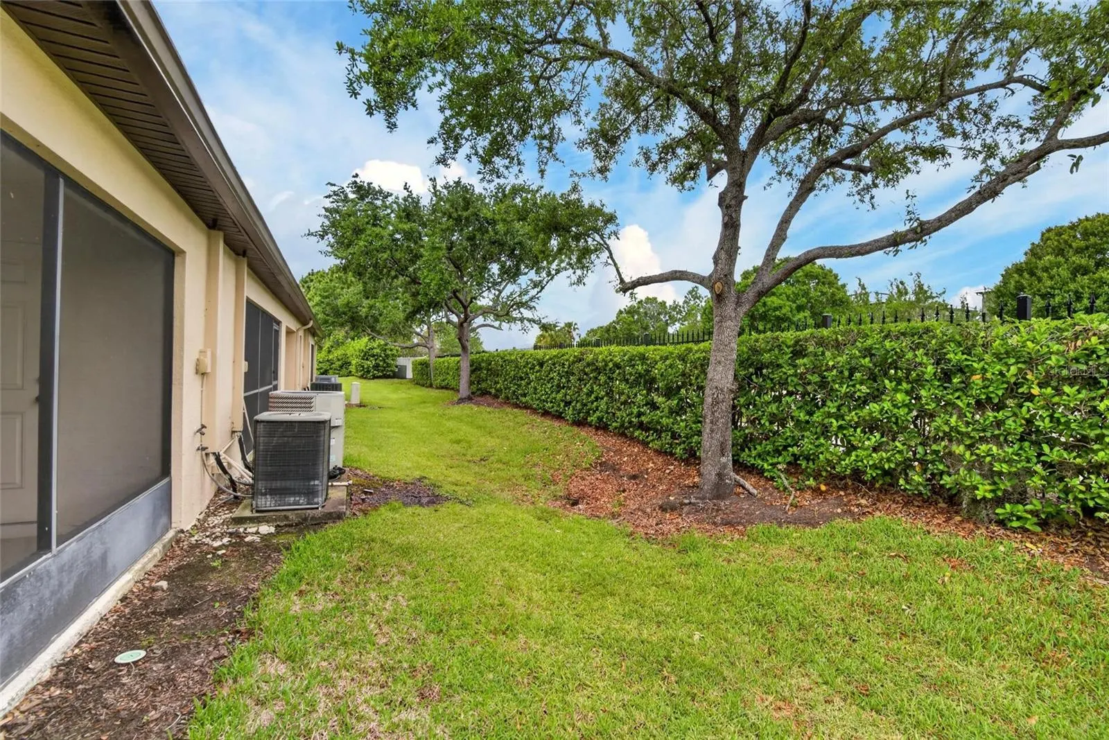 2605 OLEANDER LAKES DR