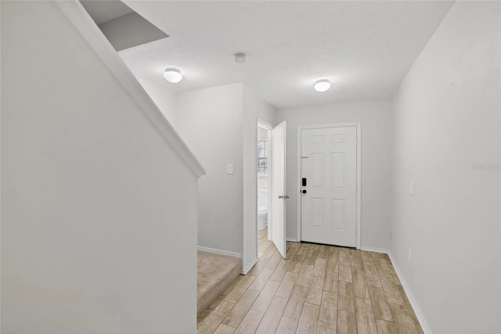 2605 OLEANDER LAKES DR