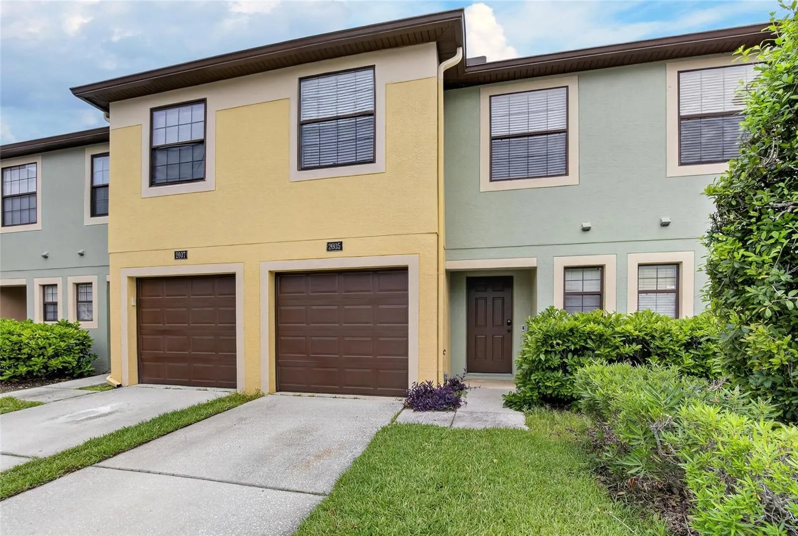 2605 OLEANDER LAKES DR
