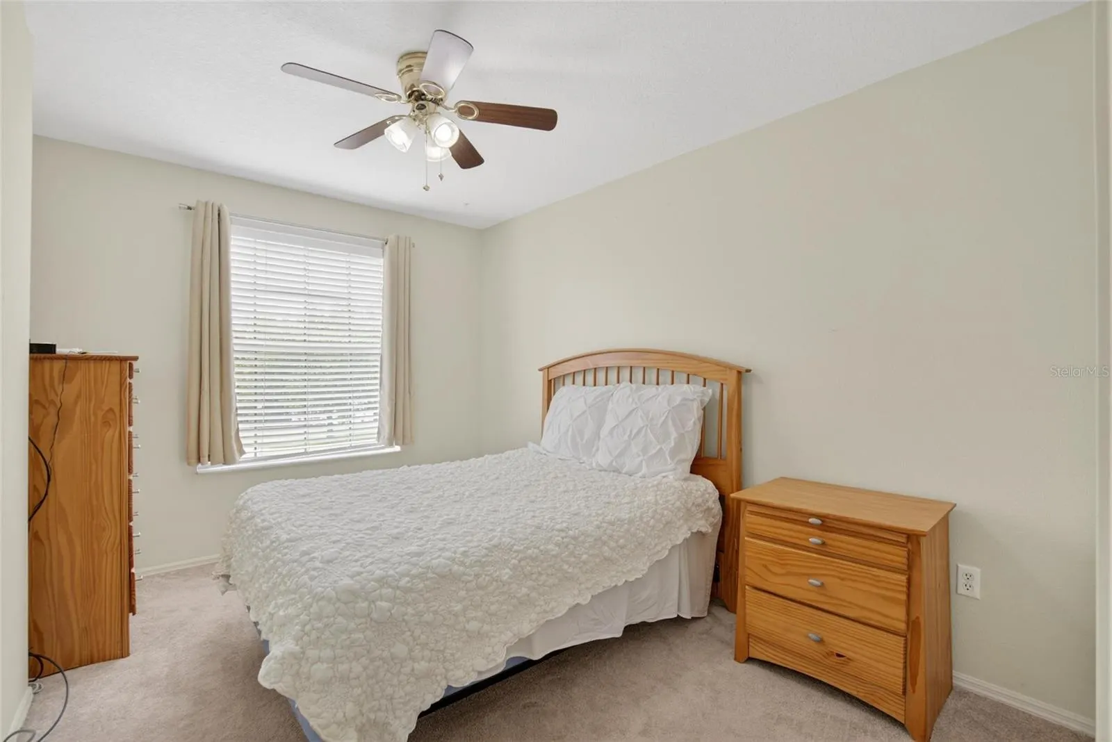 2605 OLEANDER LAKES DR