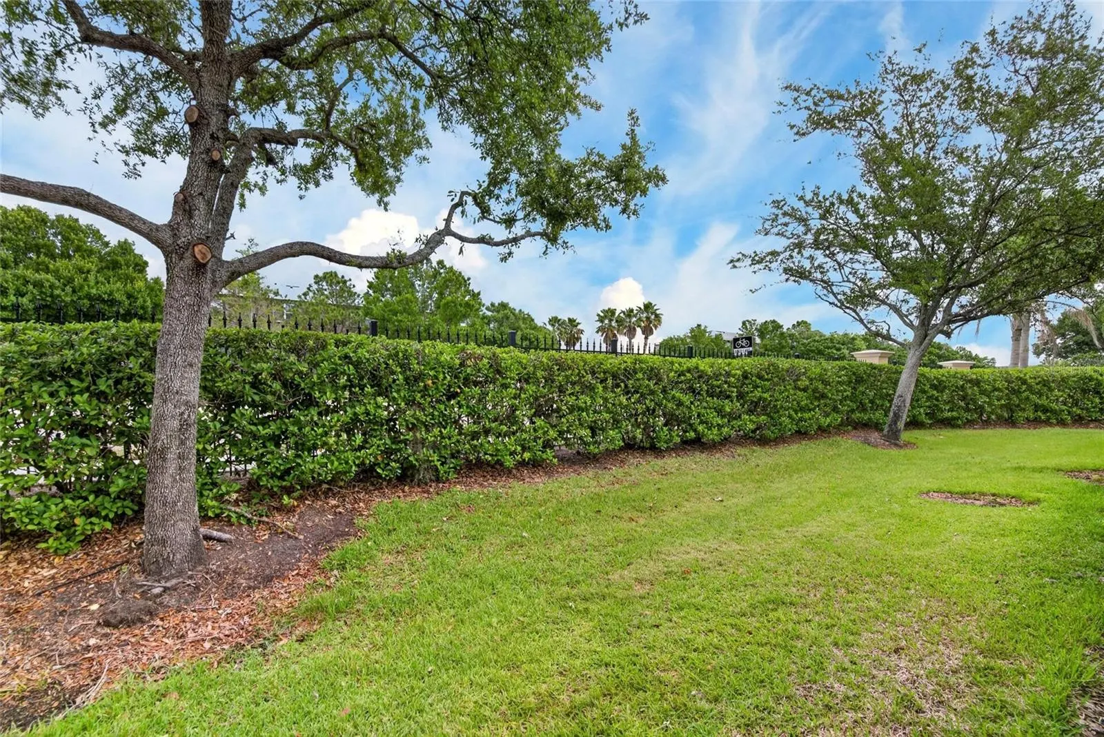 2605 OLEANDER LAKES DR