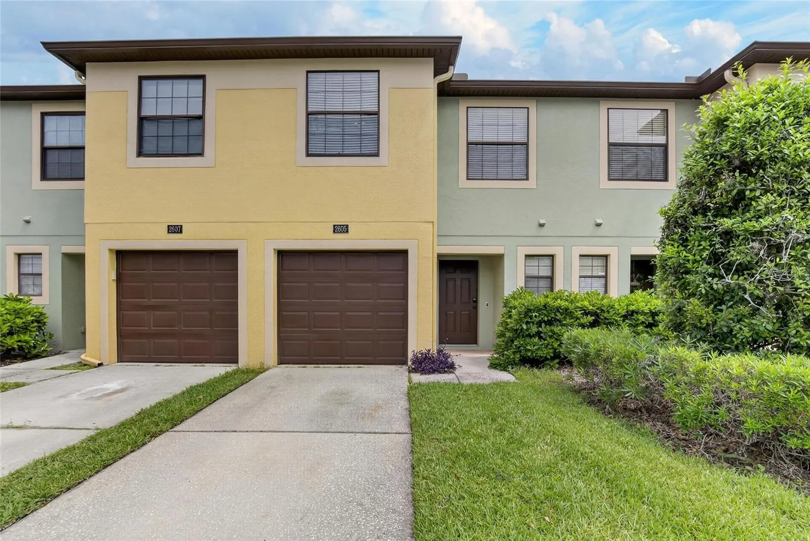 2605 OLEANDER LAKES DR