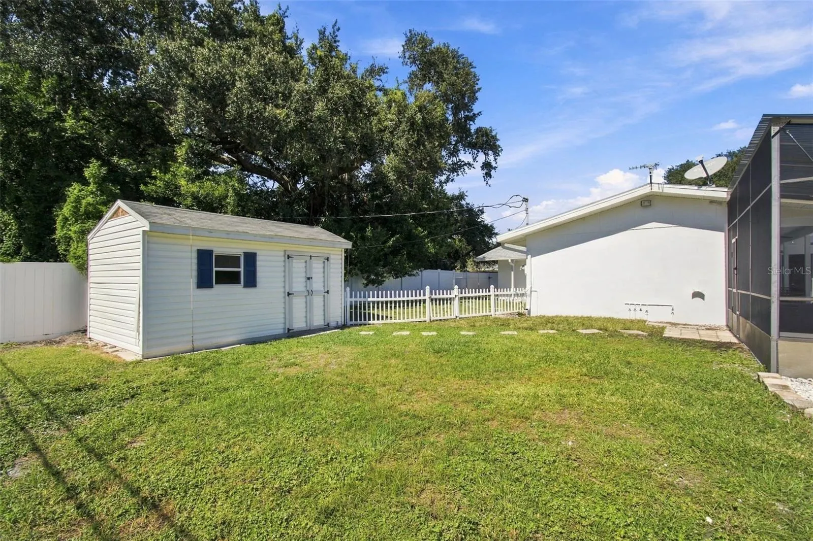 1889 BUGLE LN