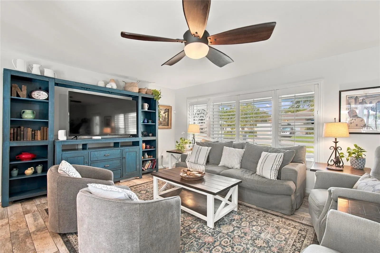 1889 BUGLE LN