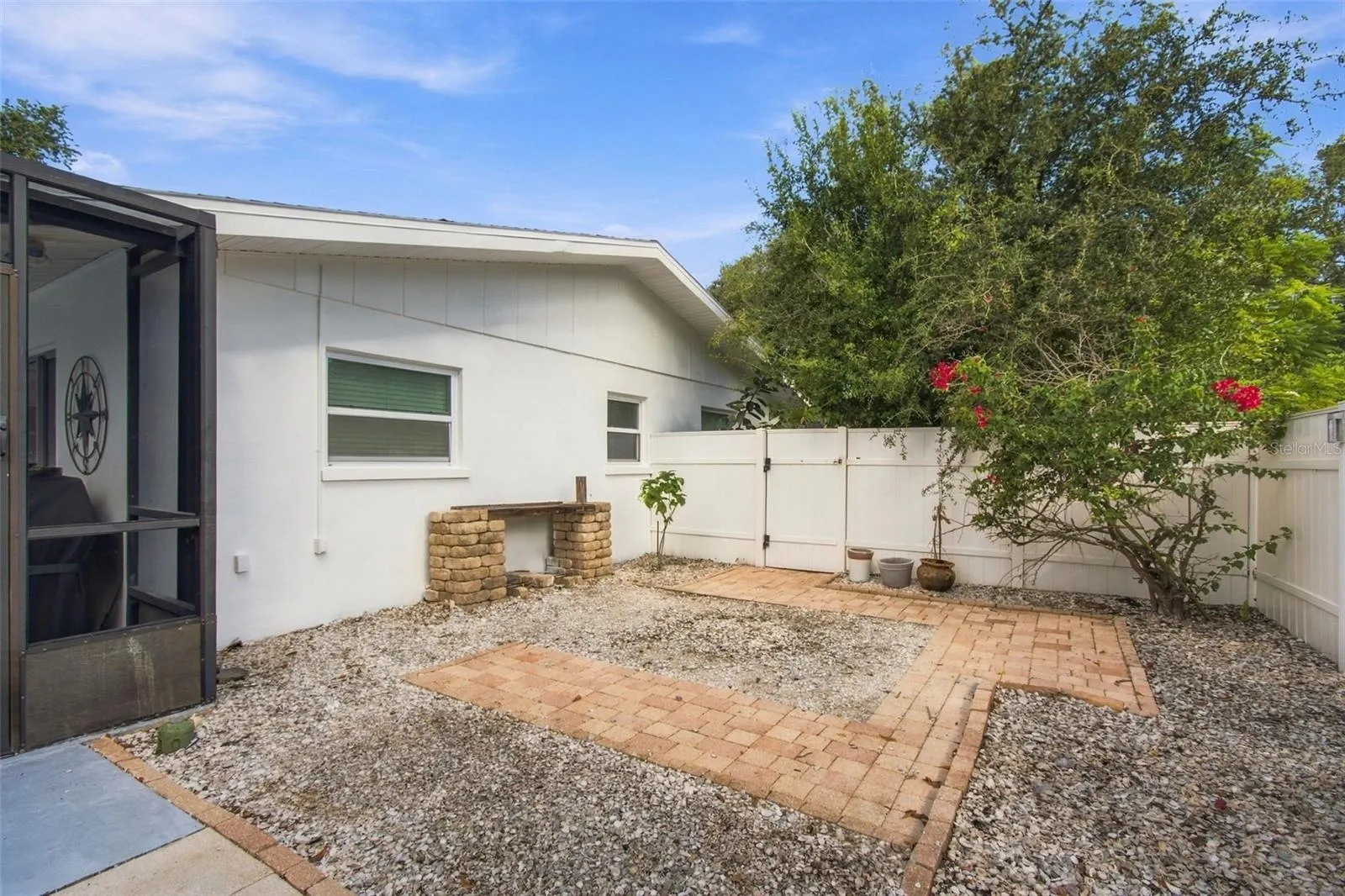 1889 BUGLE LN