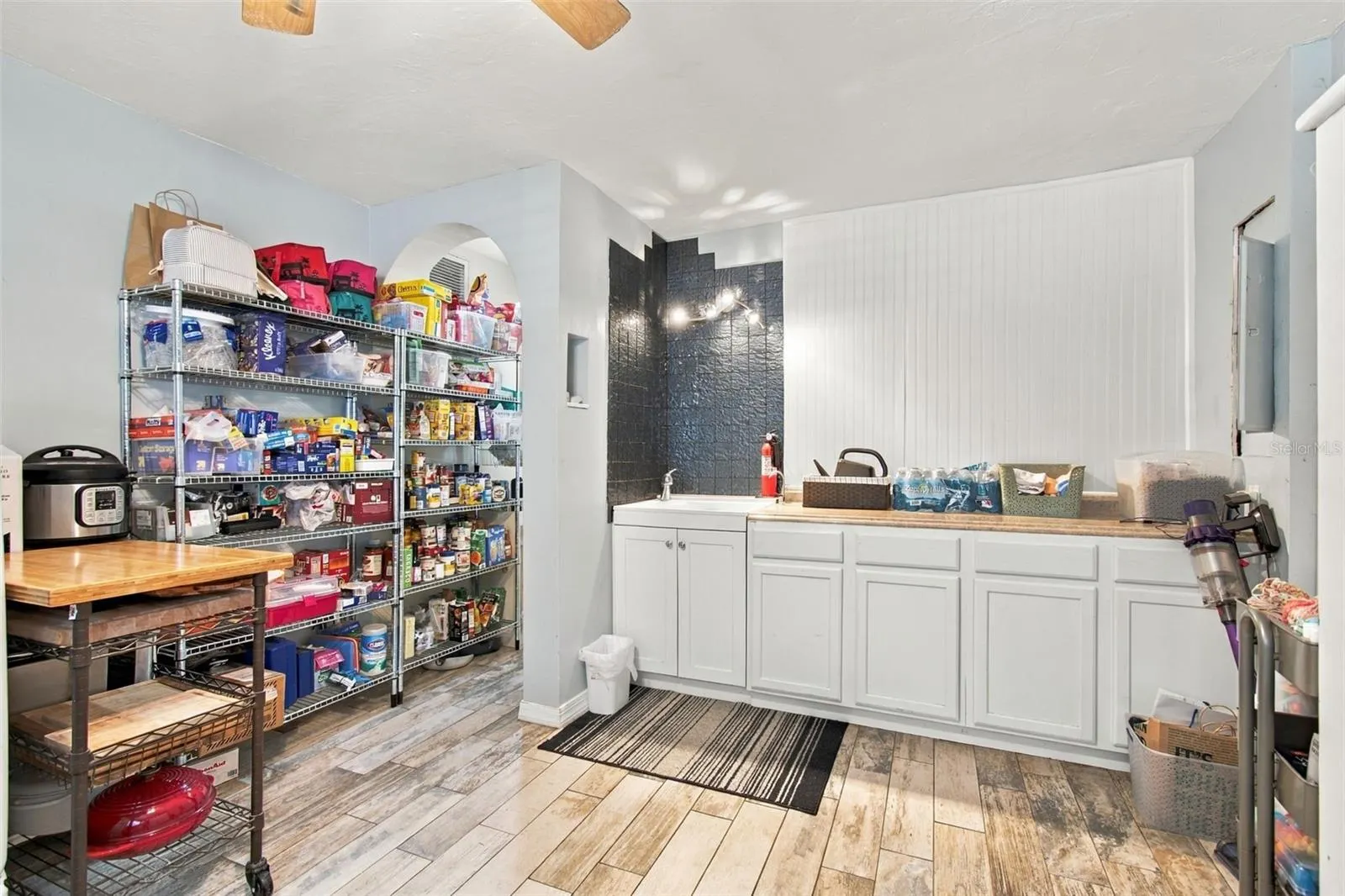 1889 BUGLE LN