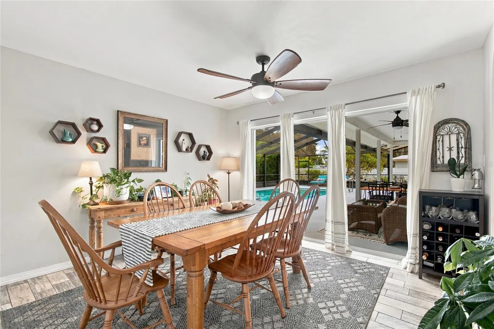 1889 BUGLE LN