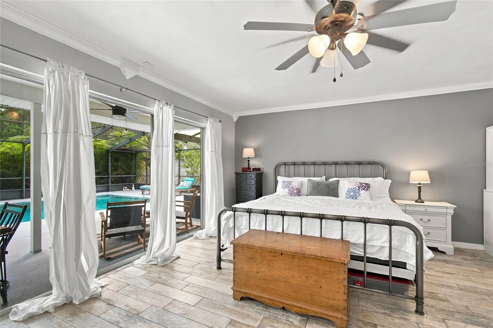 1889 BUGLE LN