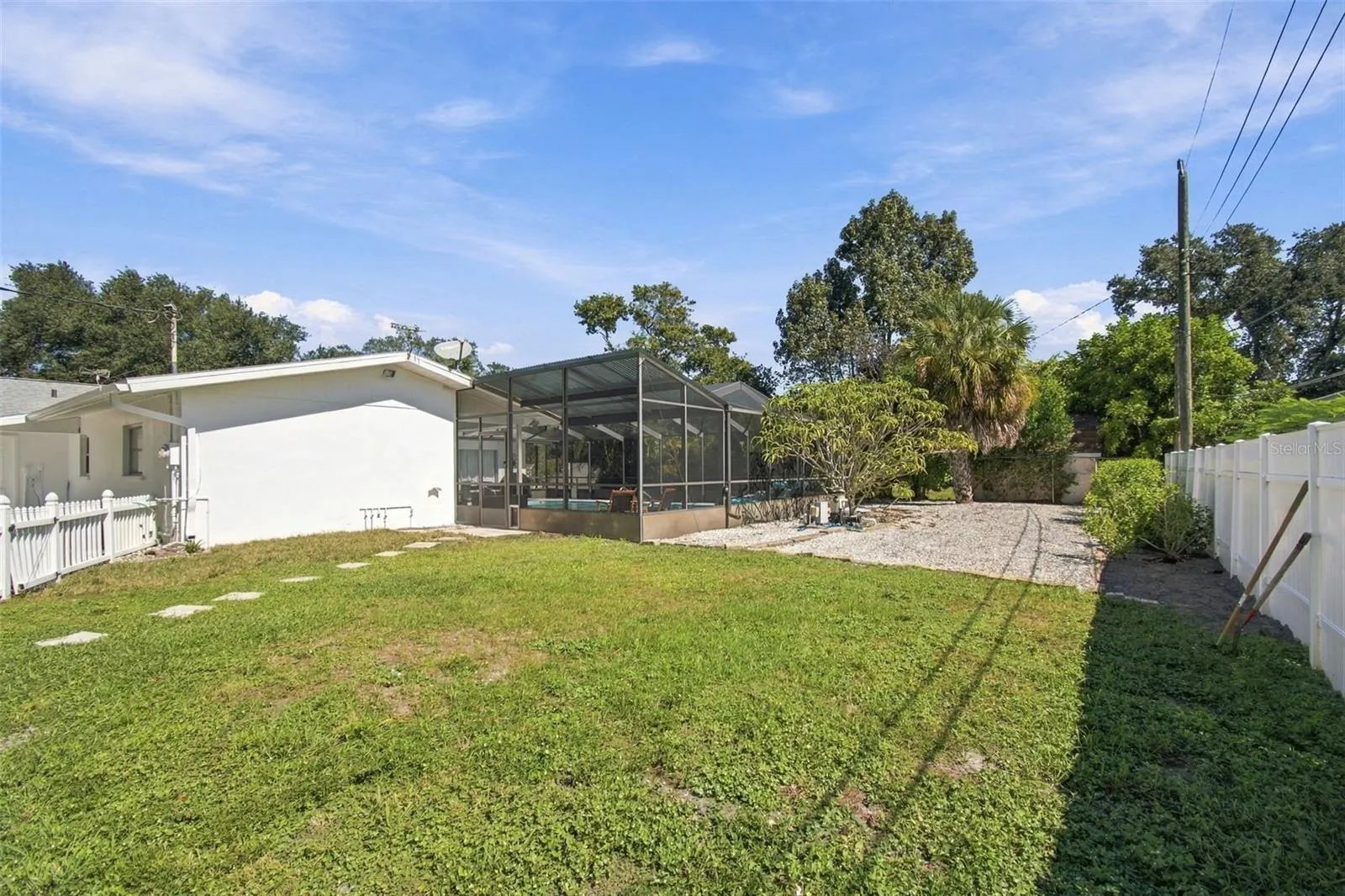 1889 BUGLE LN