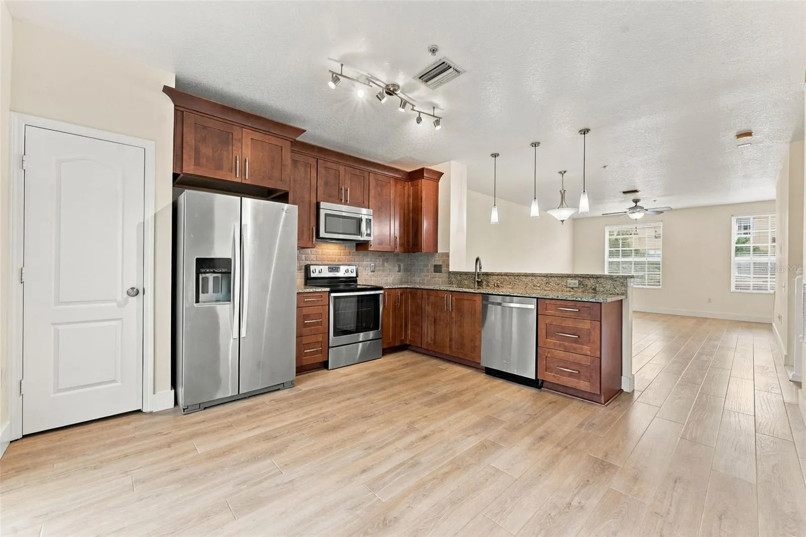 3121 BAYSHORE OAKS DR