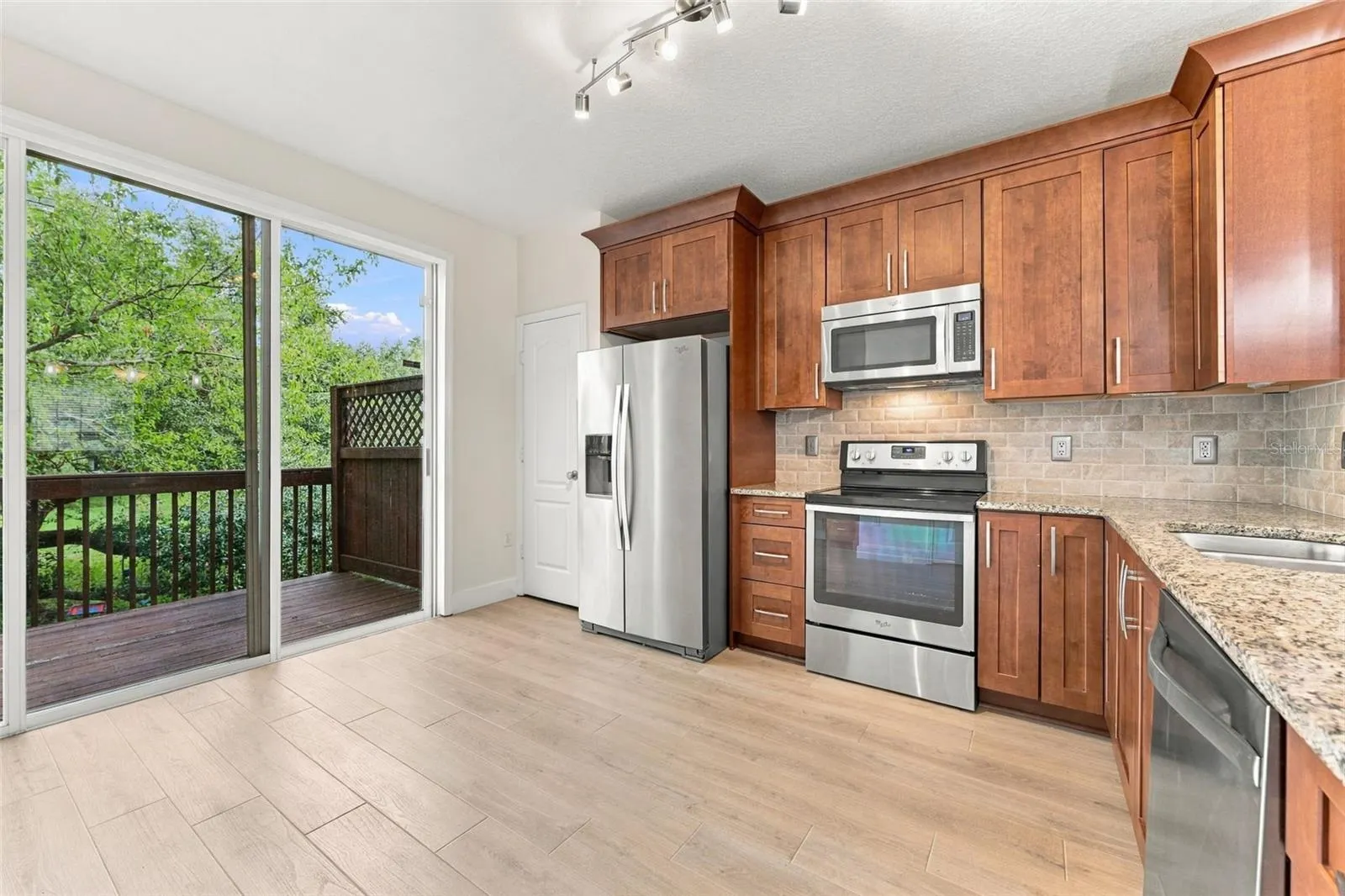 3121 BAYSHORE OAKS DR