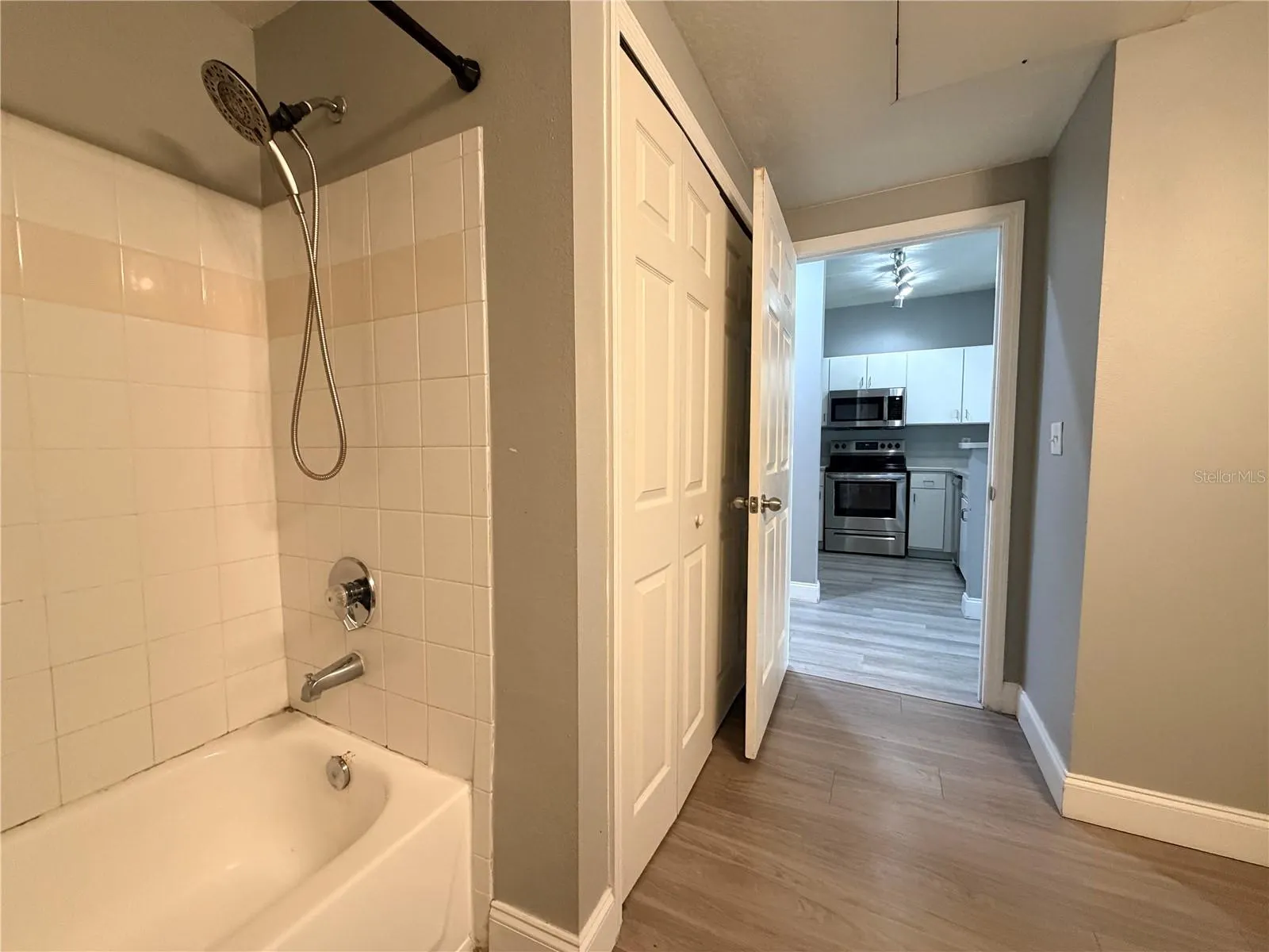 1910 E PALM AVE #8106 #8106
