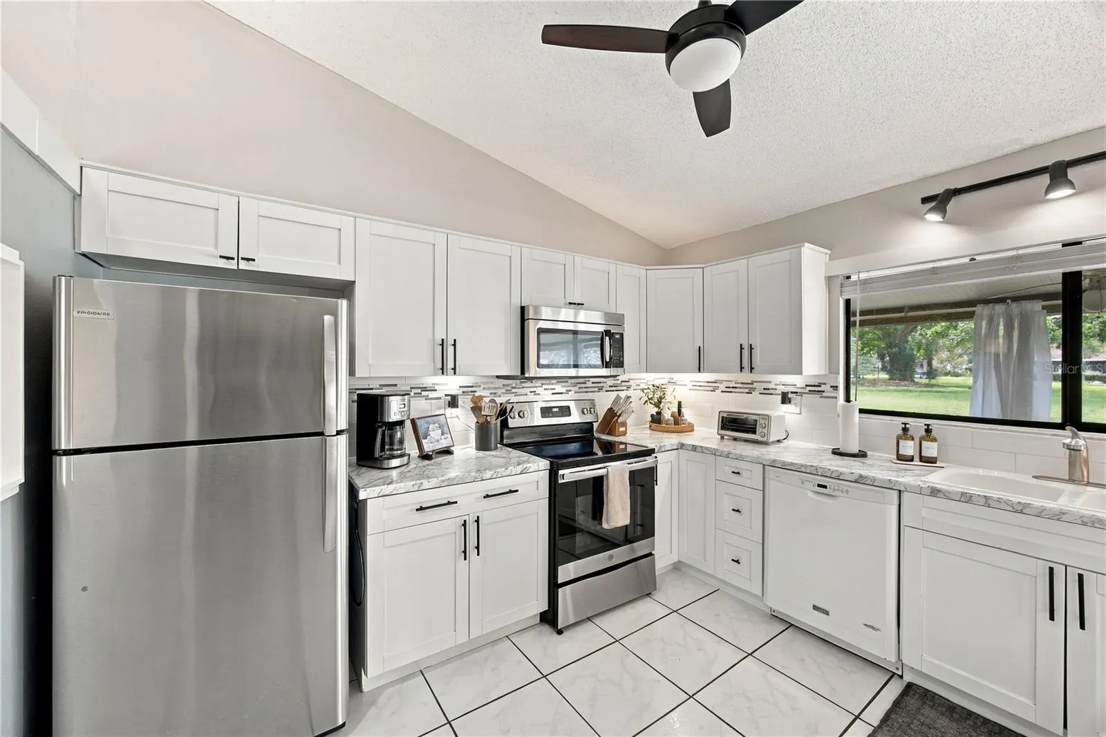 4008 SHORESIDE CIR