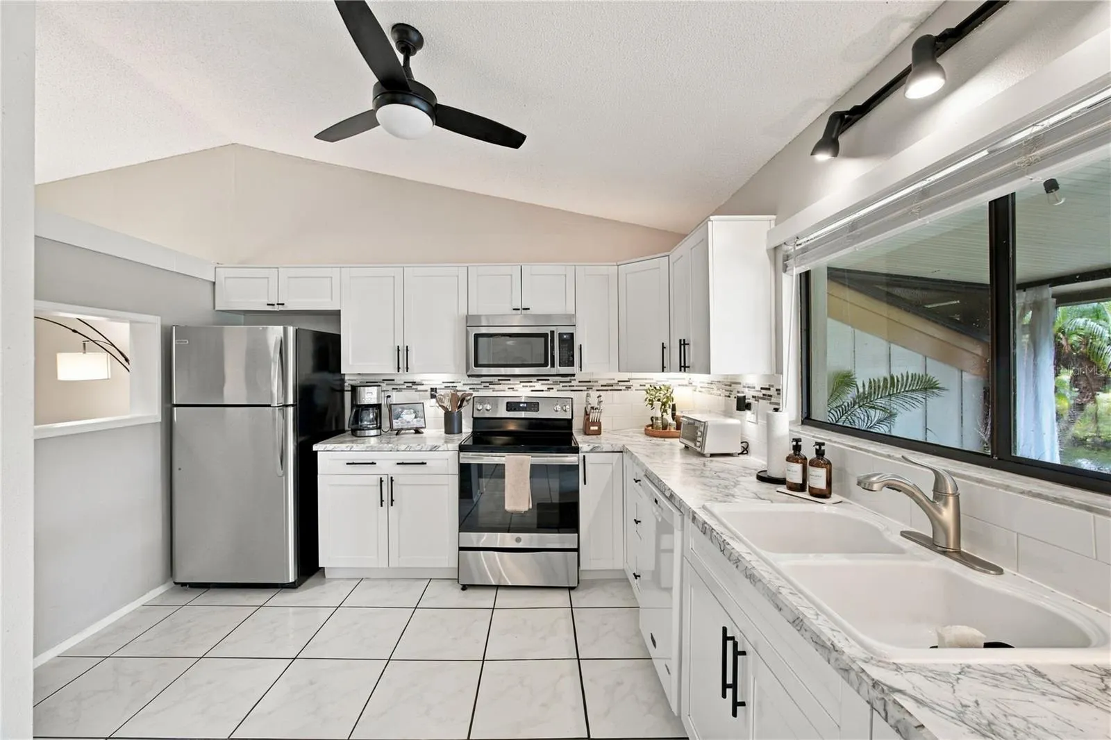 4008 SHORESIDE CIR