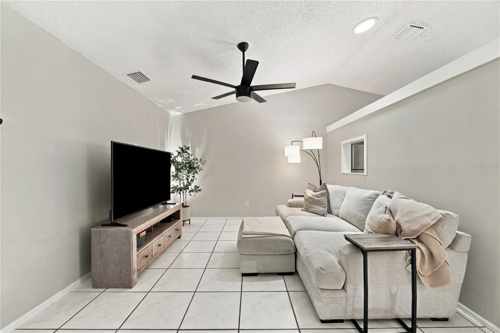 4008 SHORESIDE CIR