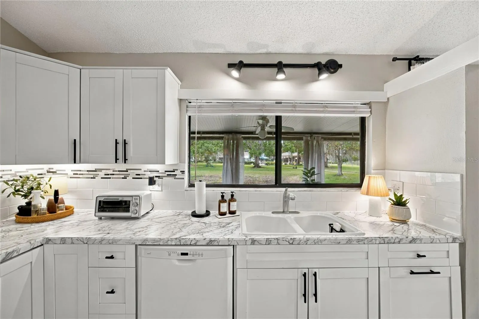 4008 SHORESIDE CIR