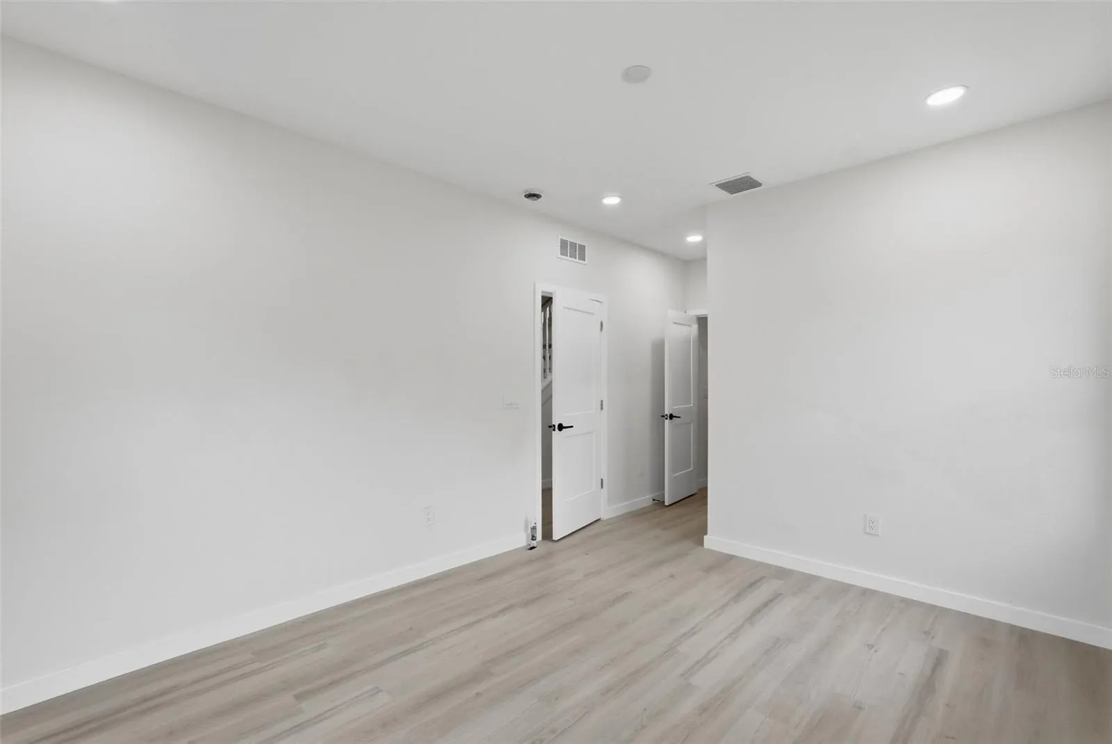 2144 5TH AVE N