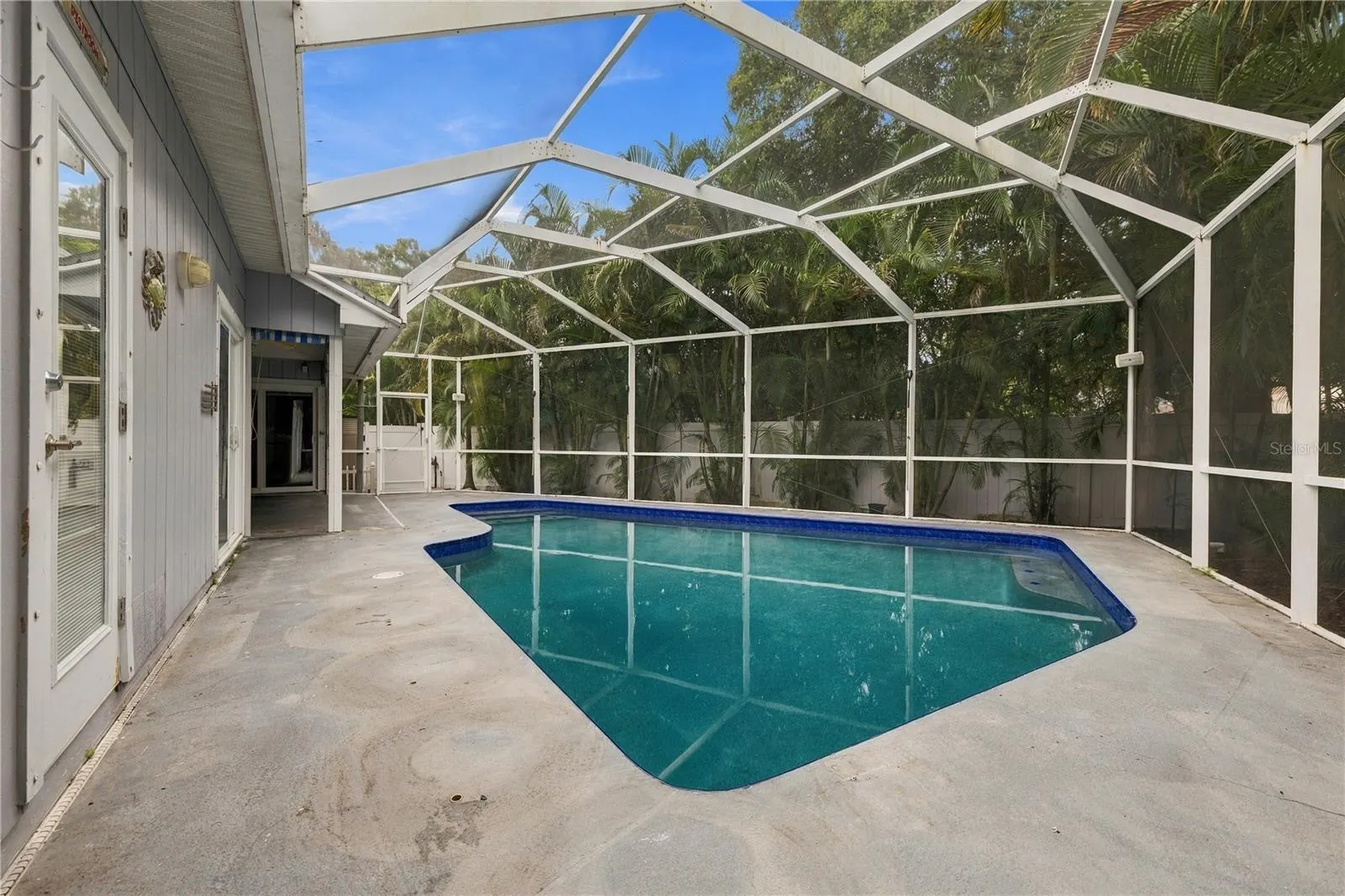 155 LAKE SHORE DR E