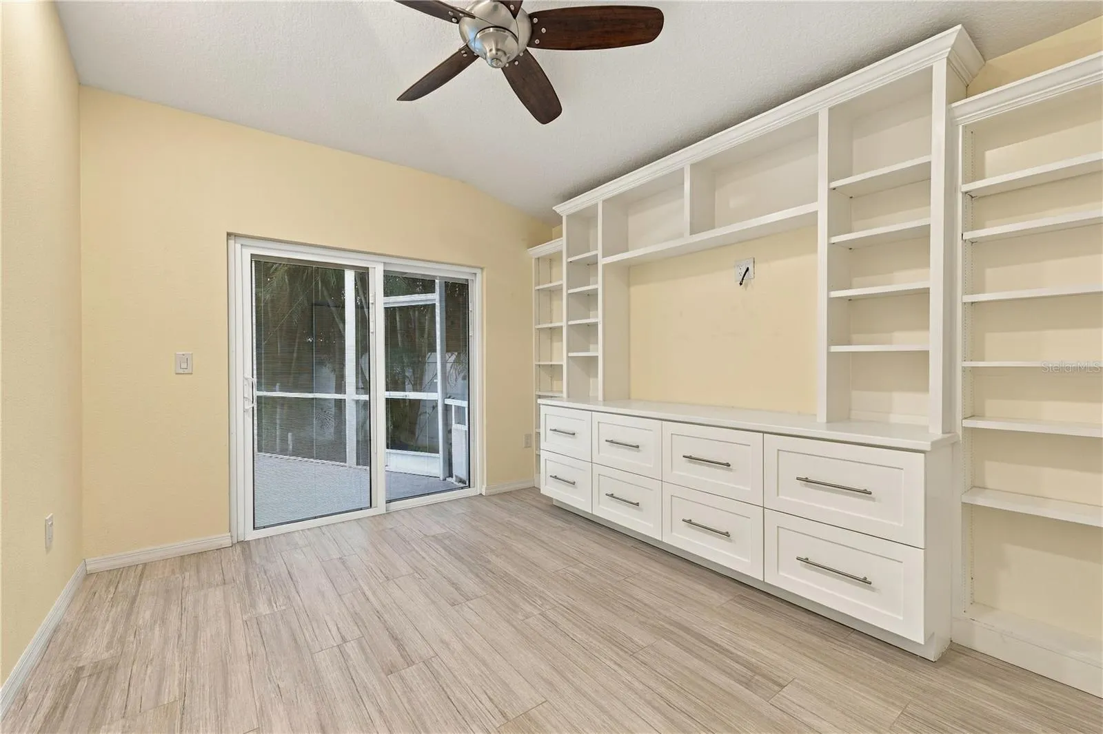 155 LAKE SHORE DR E
