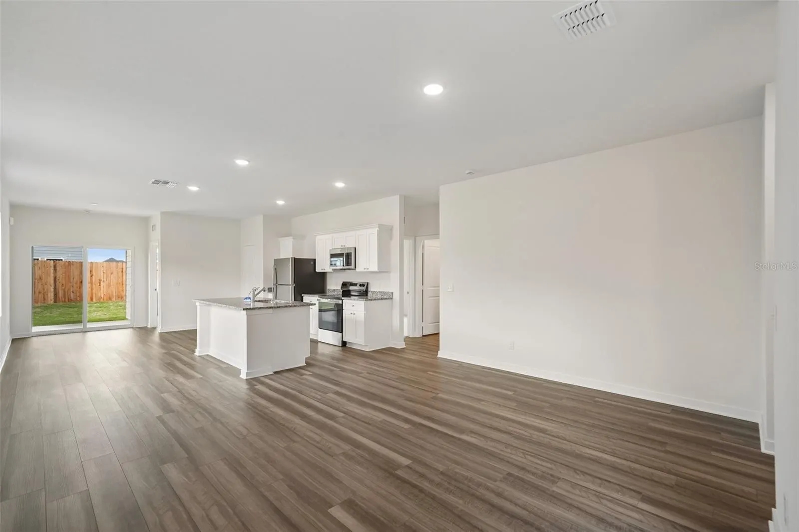 10542 CURVING CREEK