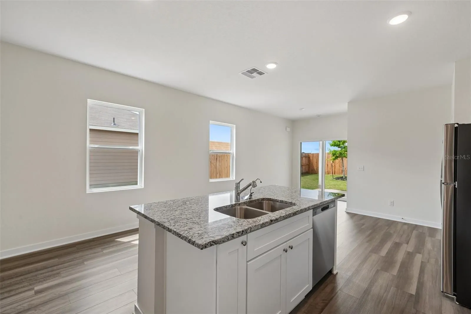 10542 CURVING CREEK
