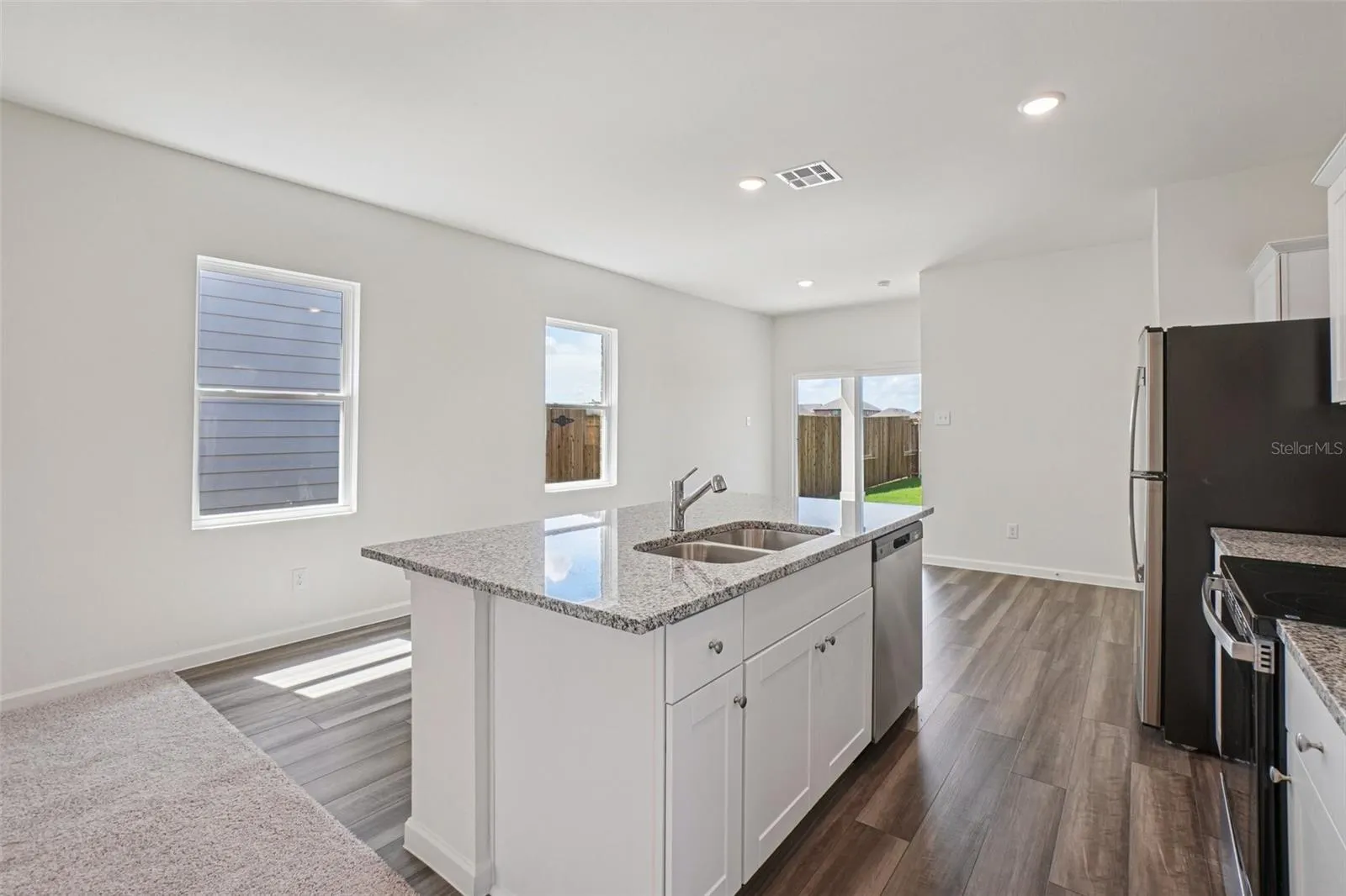 10542 CURVING CREEK