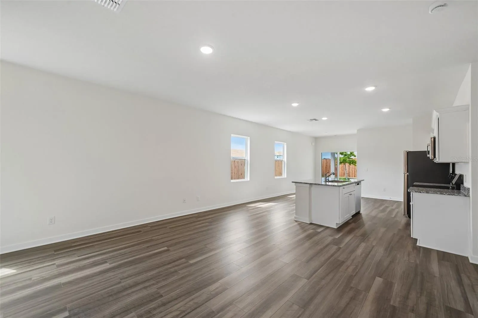 10542 CURVING CREEK