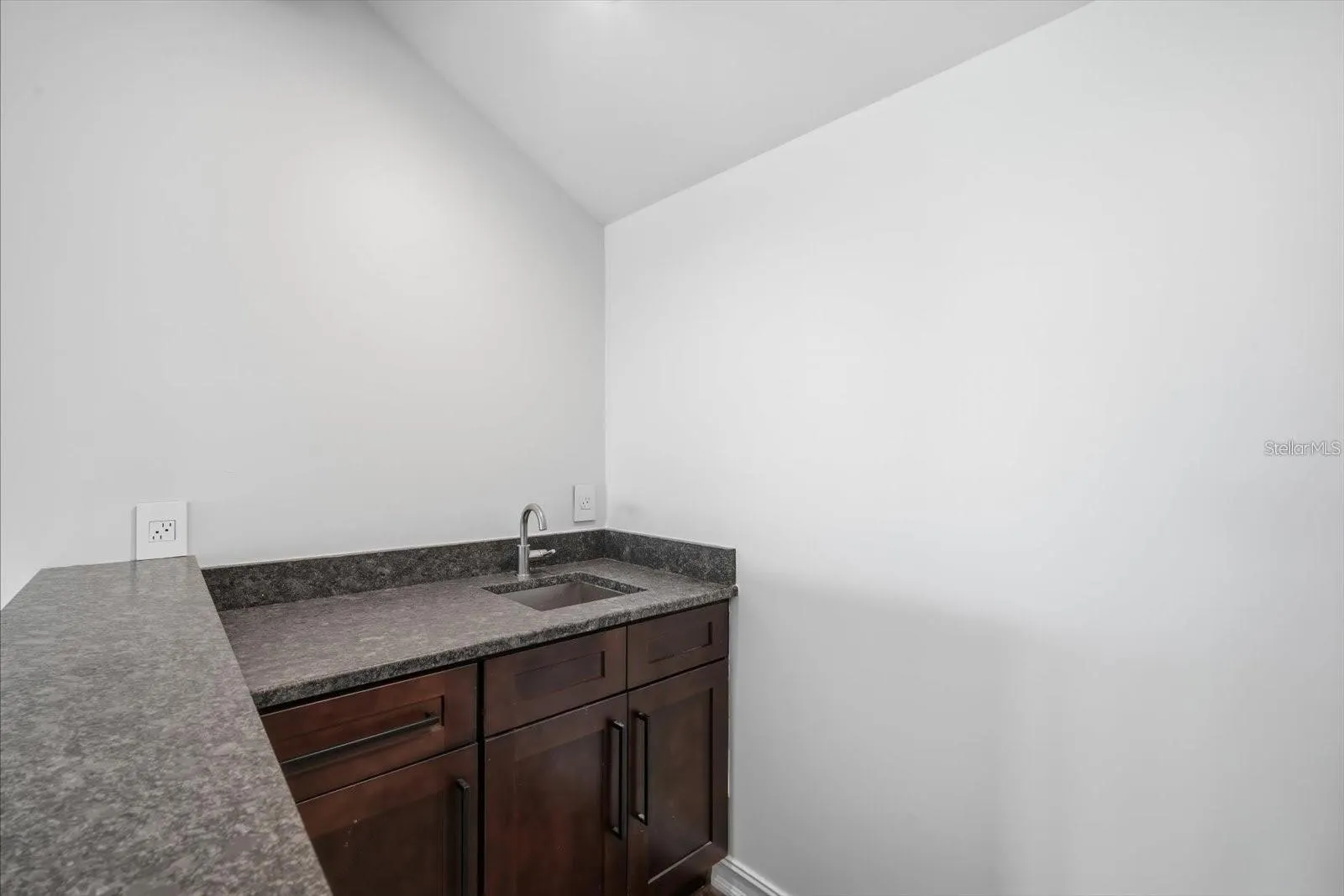 1465 HILLSIDE LANDING DR