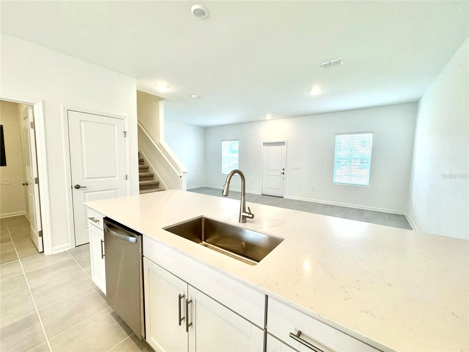 5591 RONIN DR