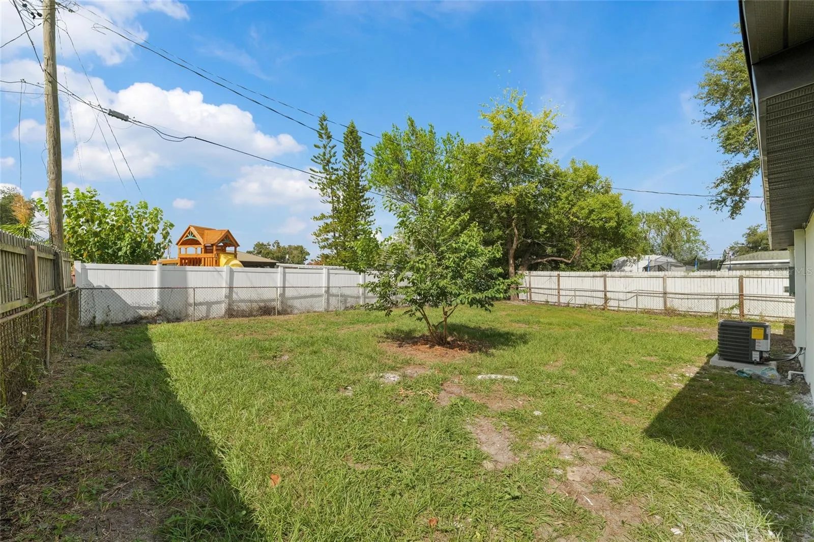 3215 WELBORN WAY