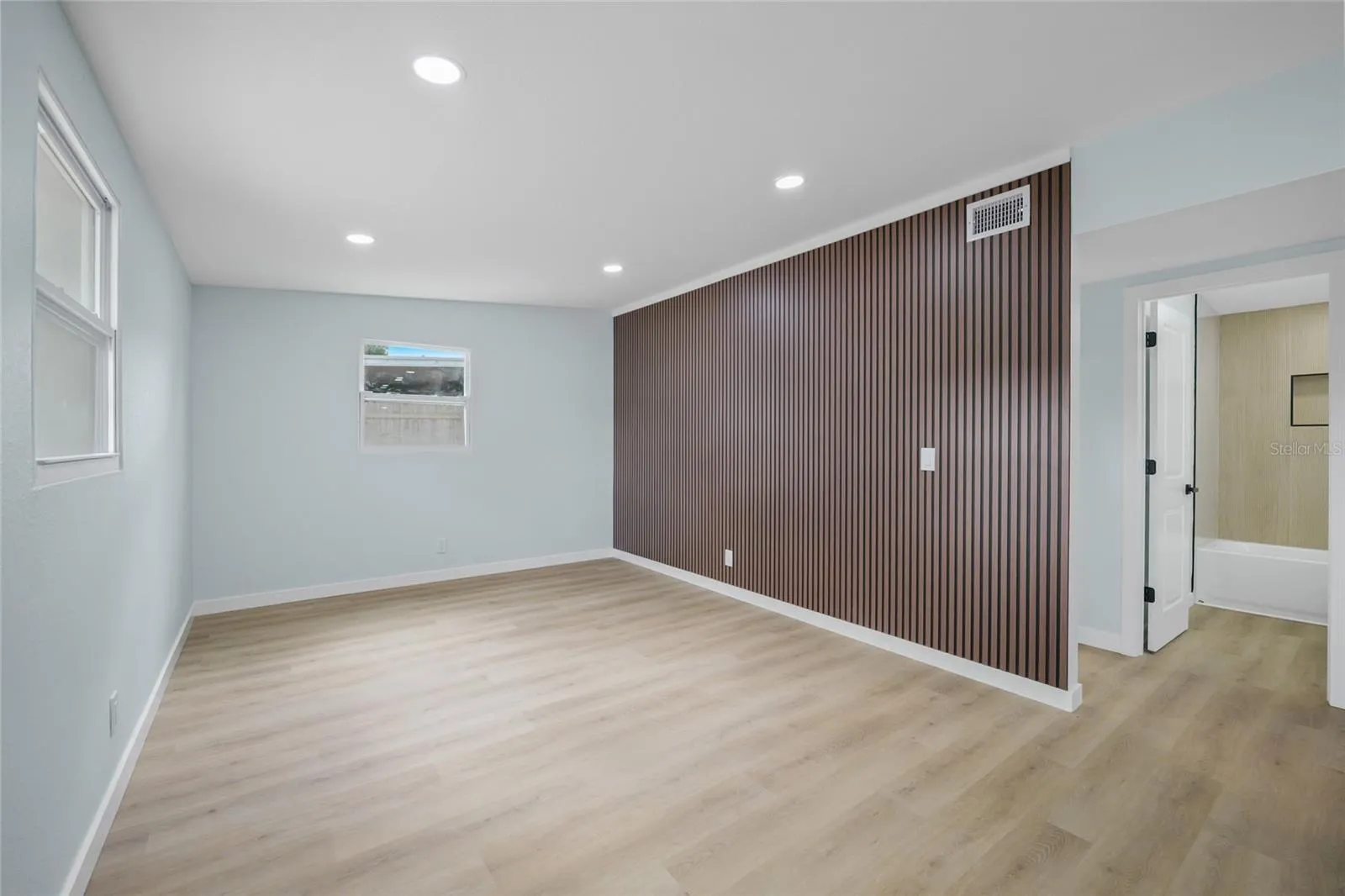 3215 WELBORN WAY