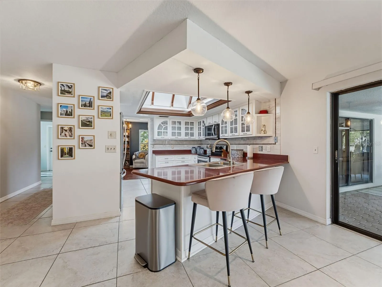 3 SUMMIT LN