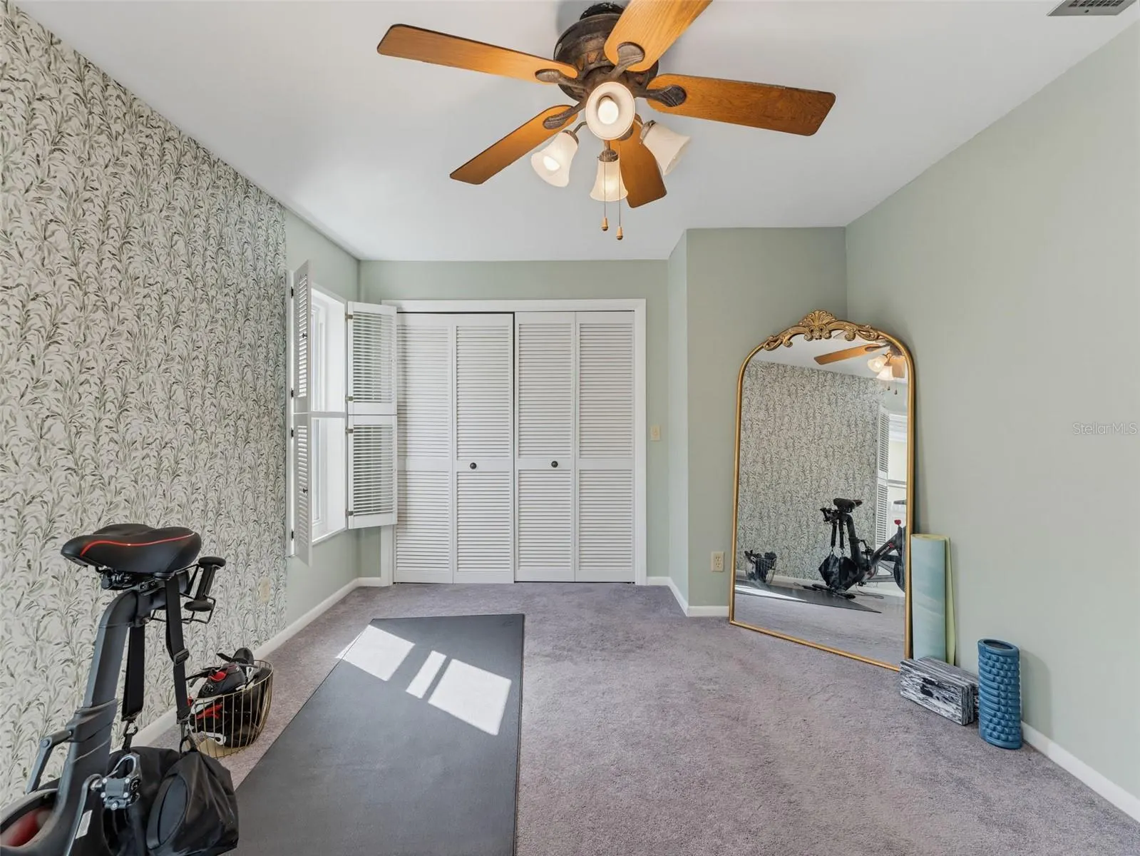 3 SUMMIT LN