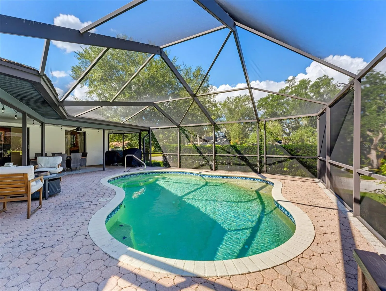 3 SUMMIT LN