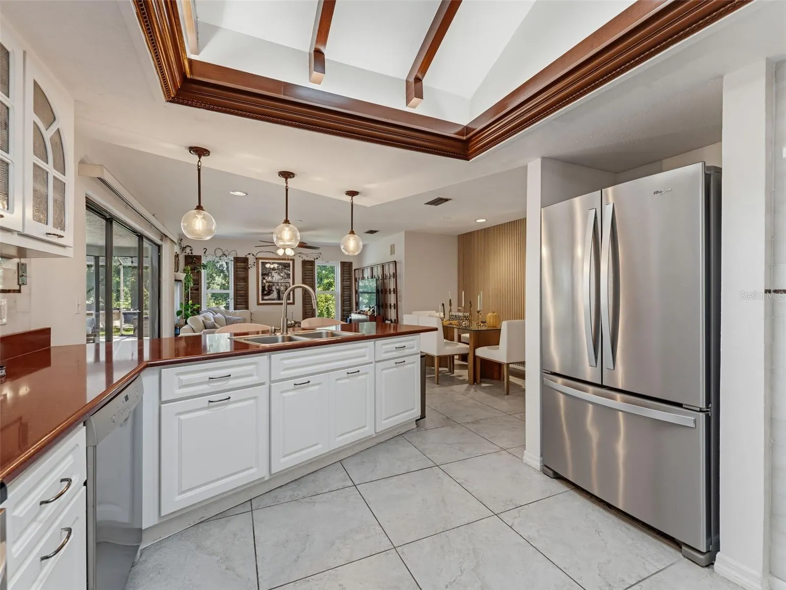 3 SUMMIT LN