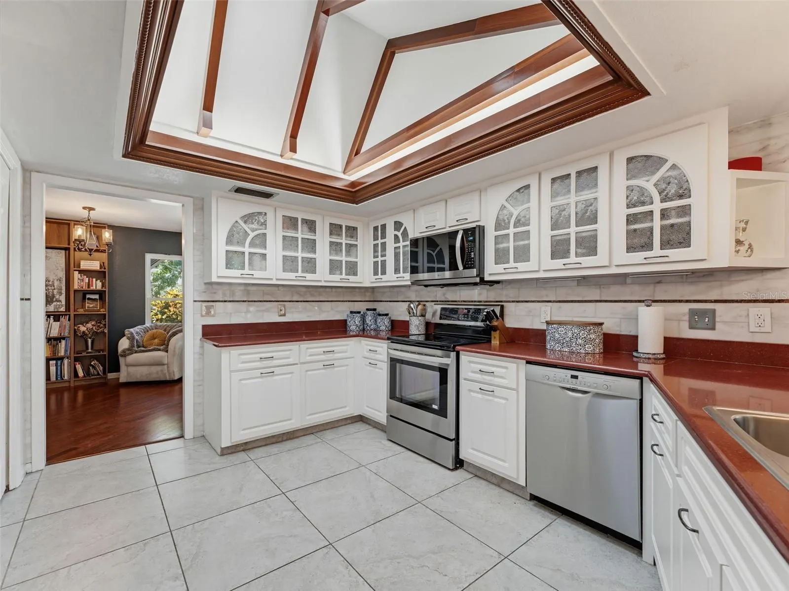 3 SUMMIT LN