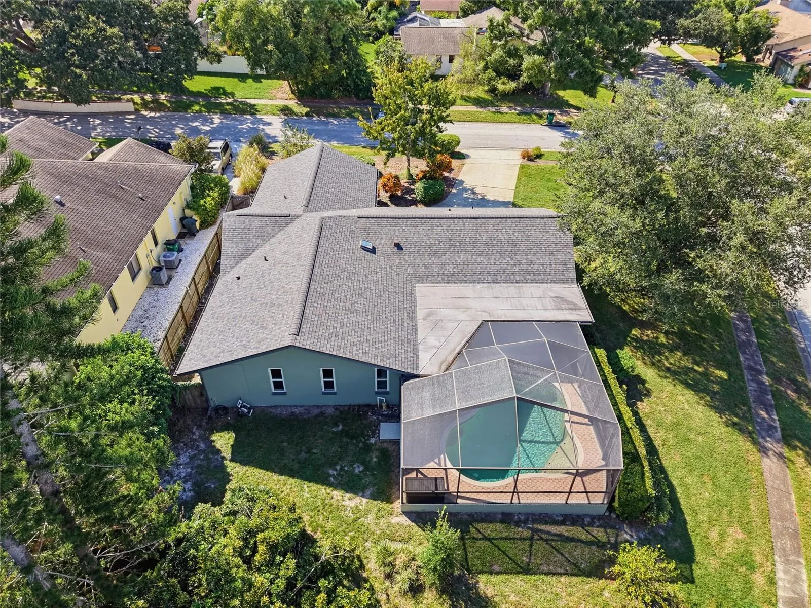 3 SUMMIT LN