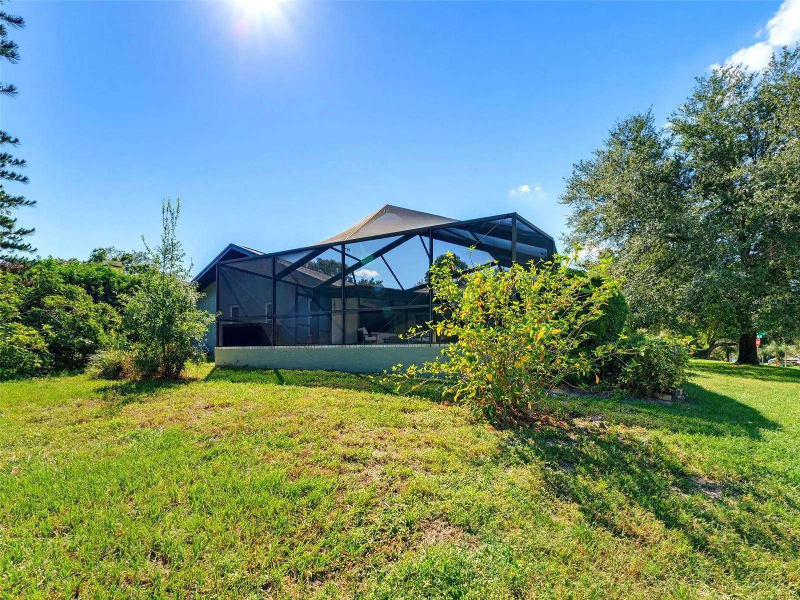 3 SUMMIT LN
