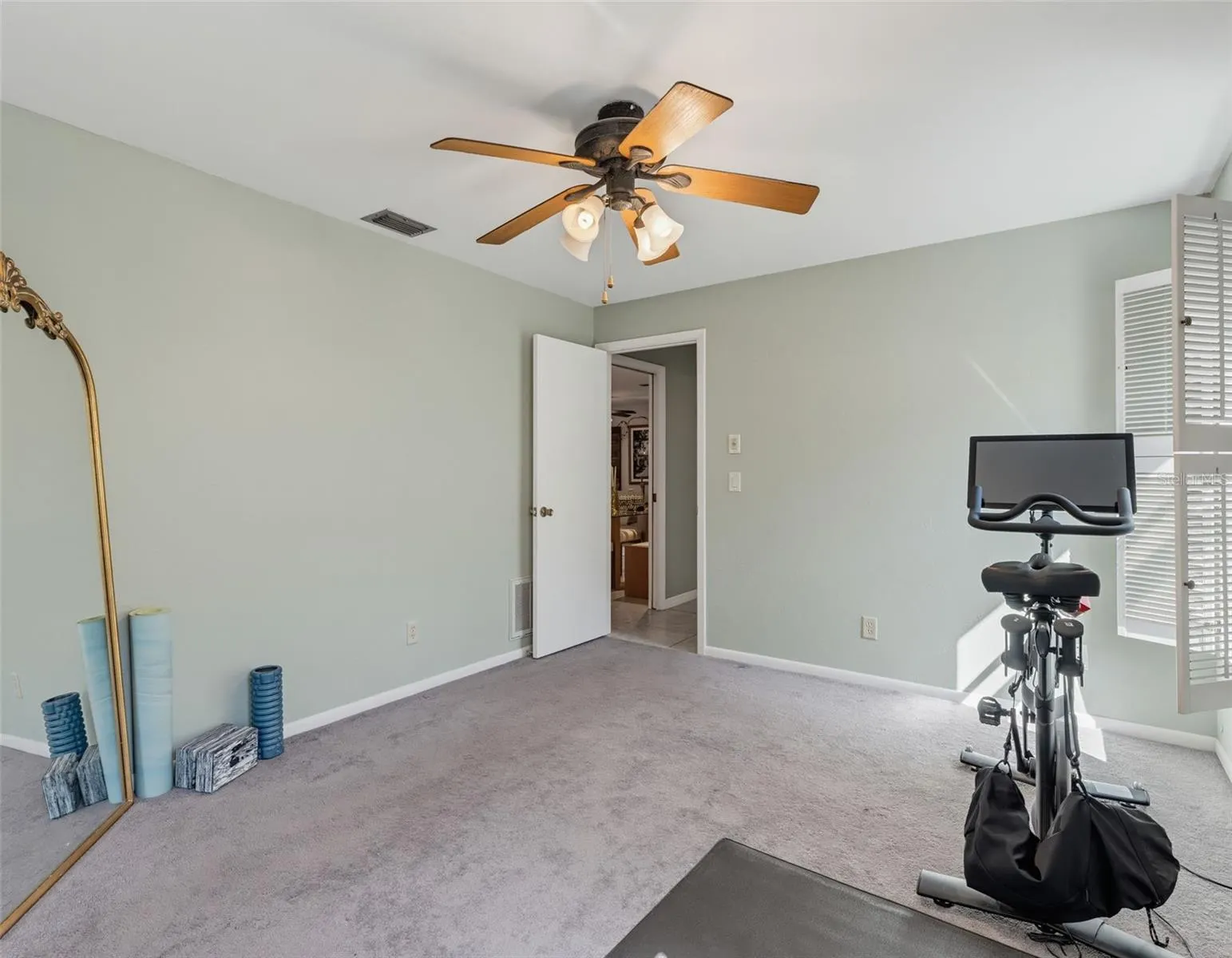 3 SUMMIT LN