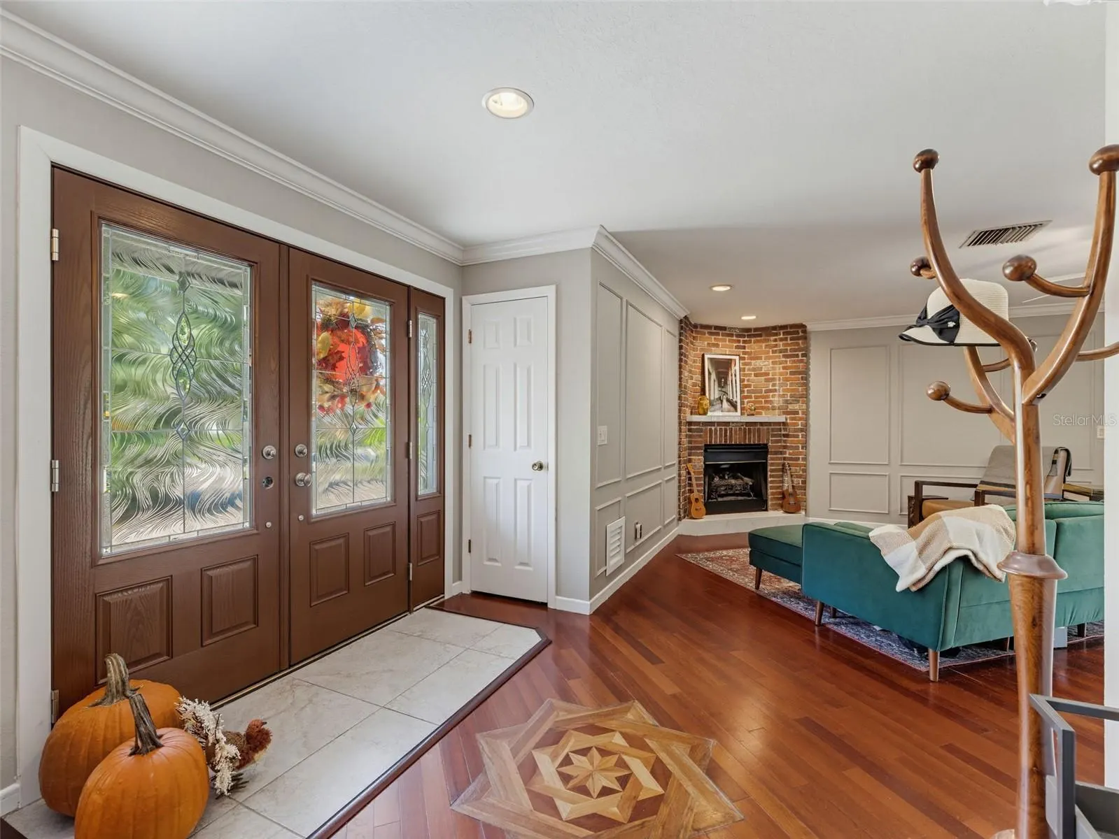 3 SUMMIT LN