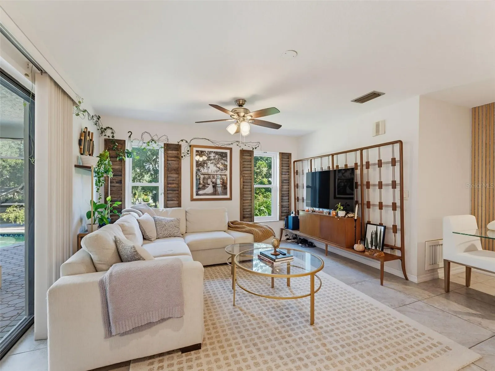 3 SUMMIT LN