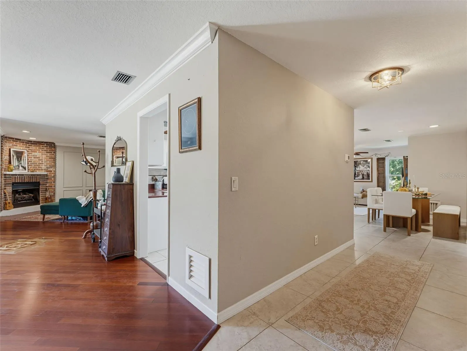 3 SUMMIT LN
