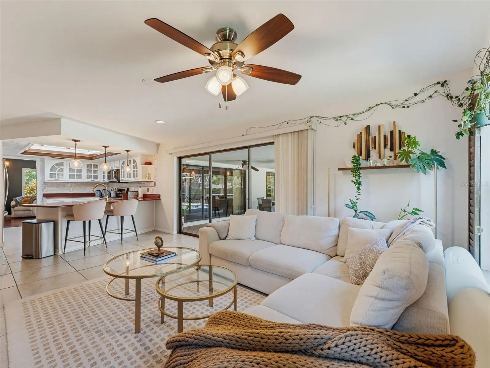 3 SUMMIT LN
