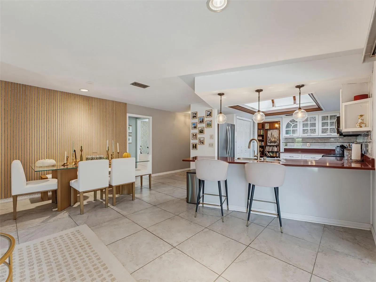 3 SUMMIT LN